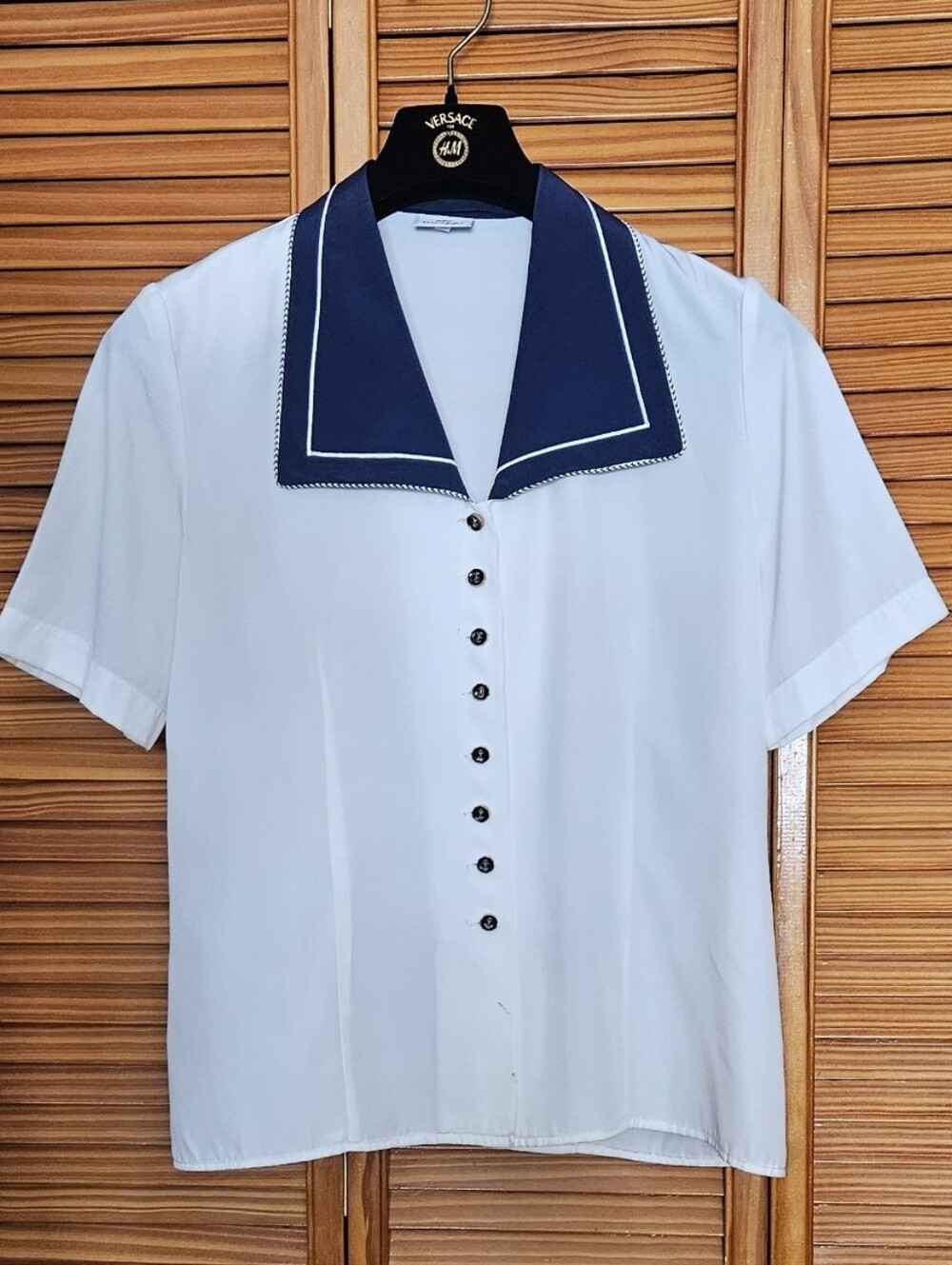 Vintage Unbranded White And Navy Button Down Shirt Sz Medium